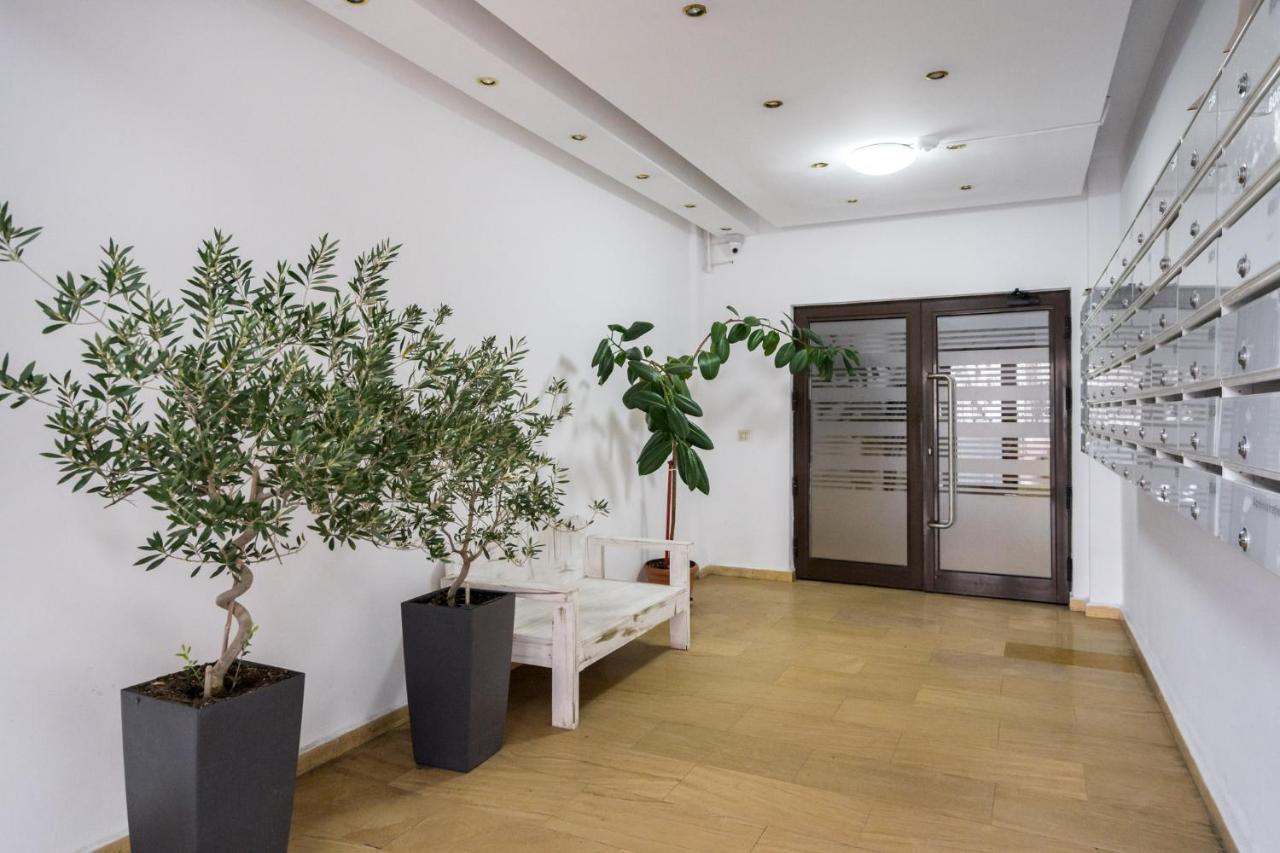 Jungle Escape - Luxe 1-br Haven In Apartment Bucharest