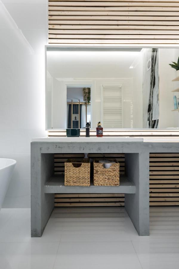 Apartment Jungle Escape - Luxe 1-br Haven In