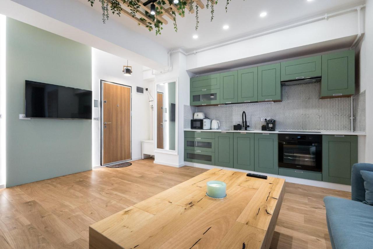 Apartment Jungle Escape - Luxe 1-br Haven In