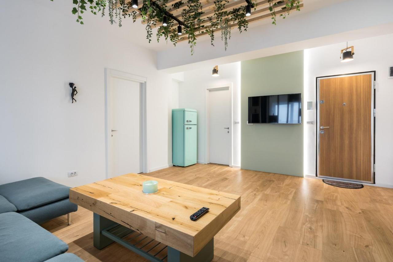 Apartment Jungle Escape - Luxe 1-br Haven In *