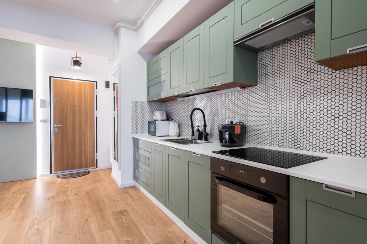 Apartment Jungle Escape - Luxe 1-br Haven In Bucharest